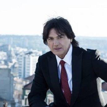 SPREMITE SE ZA SPEKTAKL: Čola peva u Hiltonu! (VIDEO)