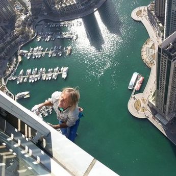 Obaranje svetskog rekorda u Dubaiju: “Spajdermen” iz Francuske danas osvaja “uvrnutu zgradu”! (VIDEO)