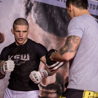 Kakav car: Neverovatan nokaut za samo 9 sekundi!