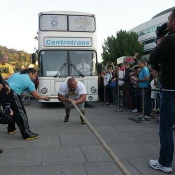 Ljudina: Bosanski Strongman vukao autobus težak 15 tona