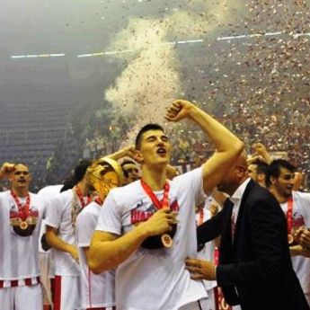 Posle 17 godina: Košarkaši Zvezde šampioni Srbije!
