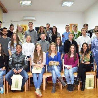 Mali Svet: Postanite ponosni sponzor jednog đaka u Srbiji