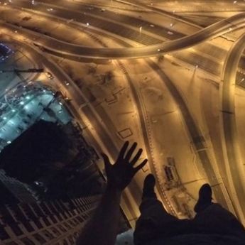 Adrenalin: Britanac osvojio oblakoder u Dubai marini