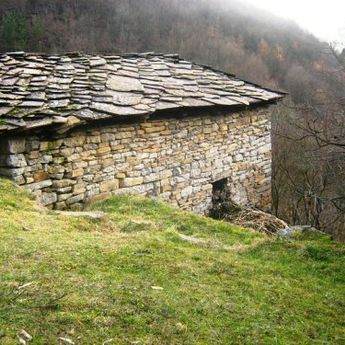 U zagrljaju zavičaja: Gostuša – kameno selo u Srbiji (FOTO)
