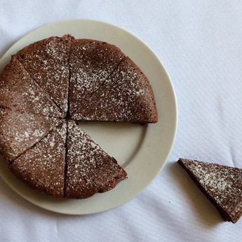 Čokoladni  kolač od dva sastojka! (VIDEO)