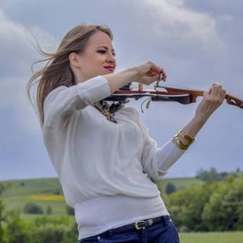 Kad se spoji nespojivo: Ovo je devojka koja je to uspela!