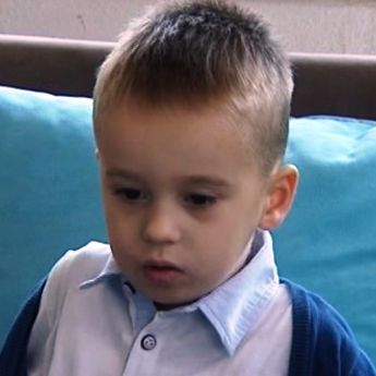 Crna Gora: Edin (4) piše, čita i govori engleski (VIDEO)