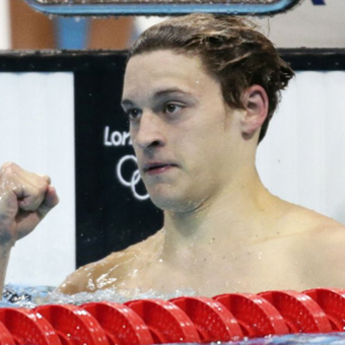 Velja zove navijače u "Hamdan sport complex"