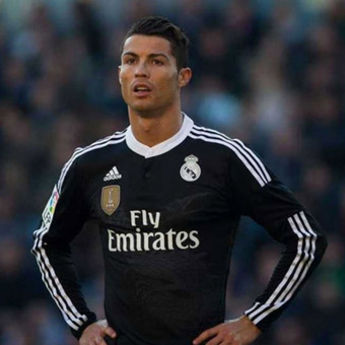 Ronaldo pesnicom nasrnuo na rivala (VIDEO)