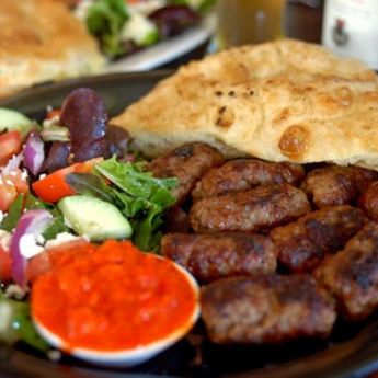 Ovako Ameri reaguju kad prvi put probaju balkansku hranu!