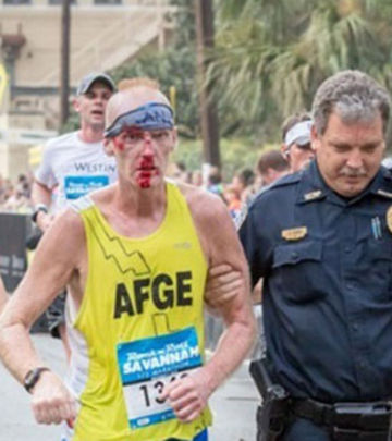 Policajac pomogao maratoncu da završi trku (VIDEO) 