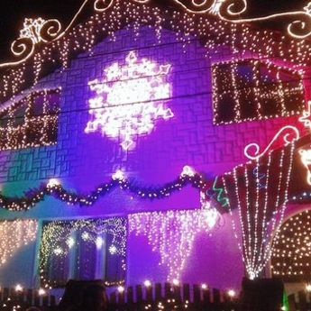 Novogodišnja bajka: Najlepše okićena kuća u Beogradu (VIDEO)