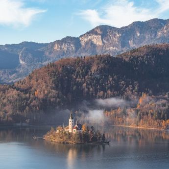 Bledsko jezero: Mesto gde magija postoji (FOTO)