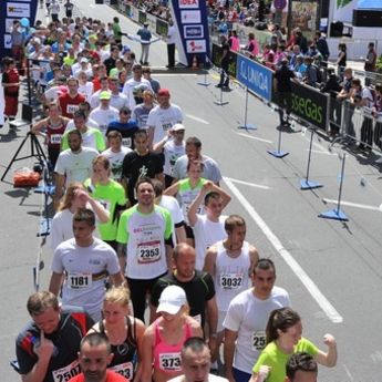 Trofej za milionitog učesnika Beogradskog maratona