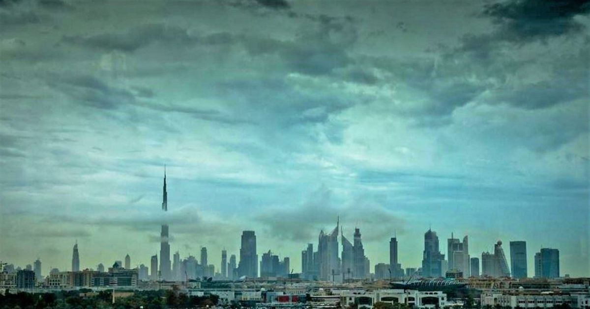Бывают ли дожди в дубае. Ливень в Дубае. Дождь в Дубае. Искусственный дождь в Дубае. Дождливый Дубай\.
