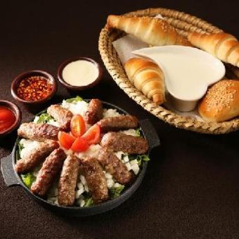 Balkanski branč u pustinji - novi tajming, više hrane! (FOTO)