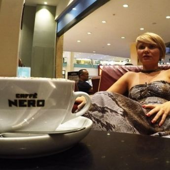 Na kafi sa Tanjom Sabo: Istina o alkoholu u Emiratima