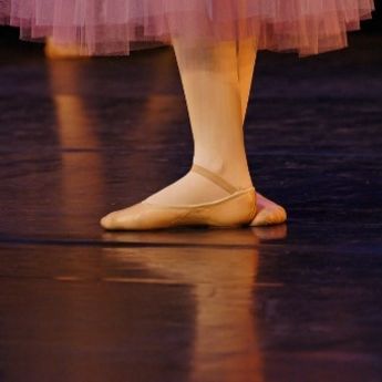 Oglas: Potrebne profesorke baleta