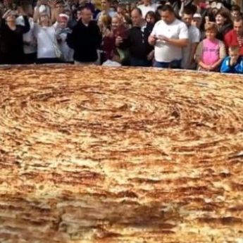 Tuzla Gastro Show: Burek i ćevapi za Ginisa! (FOTO + VIDEO)