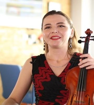 Priče iz pustinje – Snežana Ivković: Sa violinom kroz svet