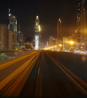Stižu dani magle: Top 9 saveta za bezbednu vožnju u Emiratima