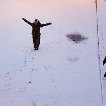 Saudijska Arabija osvanula pod snegom (VIDEO)