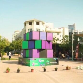 ​NOV GINISOV REKORD U DUBAIJU: Rubikova kocka teška čak 300kg