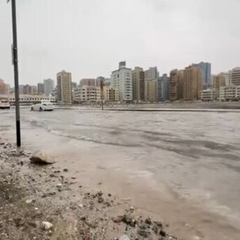 ​OBILNE KIŠE U PUSTINJI: Otkazani letovi, škole rade onlajn