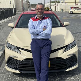 ​Emiratski profesor postao taksista u Dubaiju – evo zašto