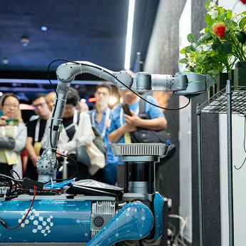 ​Revolucija u poljoprivredi: UAE AI robot bere jagode bolje od ljudi