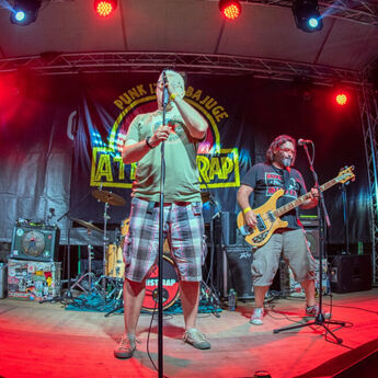 Atheist Rap stiže u Dubai: Punk, pokloni i pivo u OAK LIVE klubu