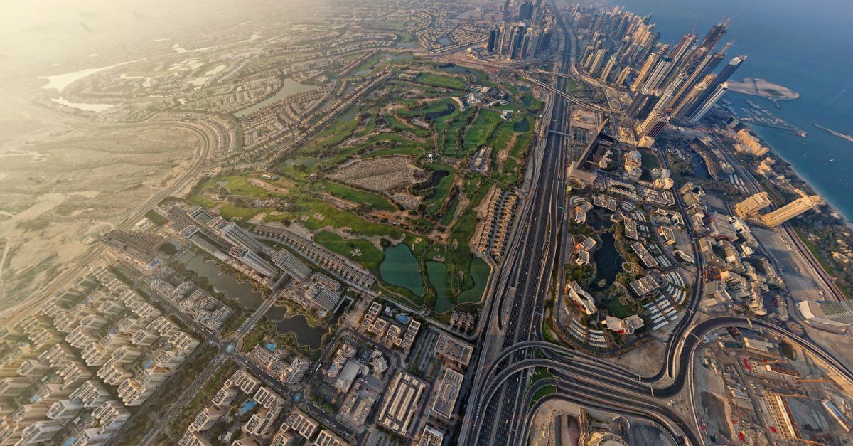 Дубай интернет сити. Aerial Tour Дубай. Фалькон Сити Дубай. Дубай интернет Сити фото.